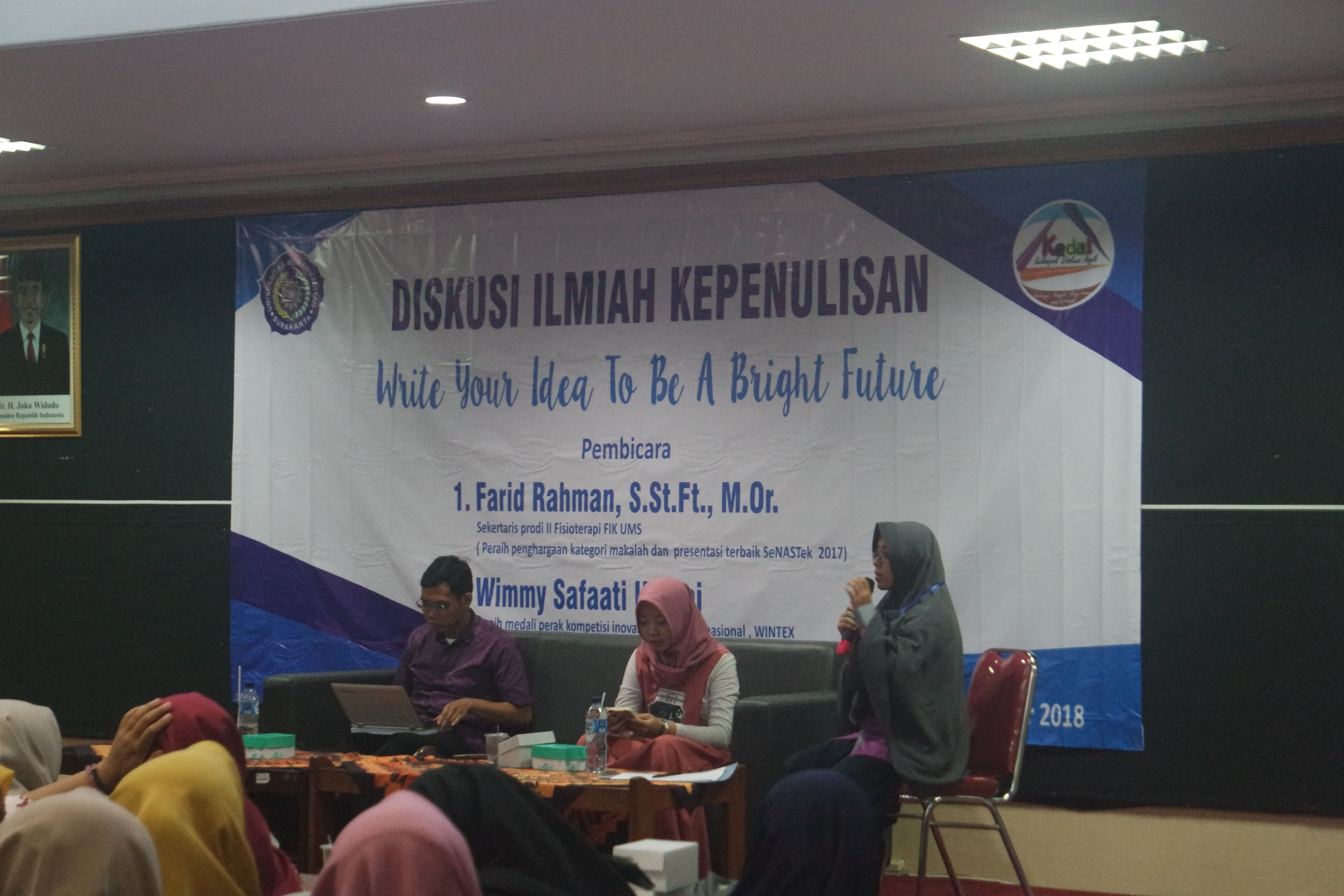 Read more about the article DISKUSI ILMIAH KEPENULISAN   KEDAI  KESMAS 2018