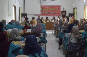 Read more about the article Penyerahan Mahasiswa Program Studi Kesehatan Masyarakat Yang Akan Melakukan Praktek Belajar Lapangan Di Kecamatan Bulu Kab. Sukoharjo