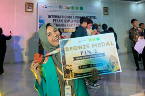 Read more about the article Public Health UMS Student Wins Bronze Medal at Pekan Ilmiah Nusantara 2 in Lombok
